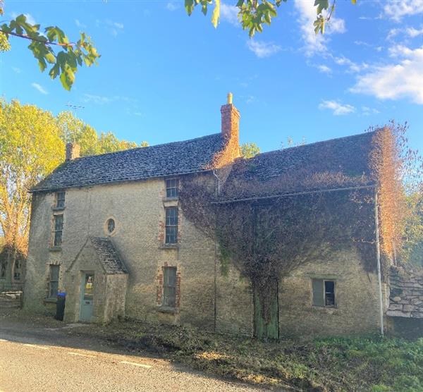 24.34 acres, Magpies Farm, Meysey Hampton, Cirencester, GL7 5LJ